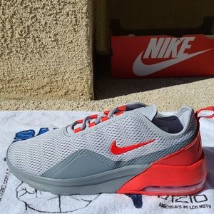 NIKE AIR MAX MOTION 2'GREY UNIVERSITY RED'